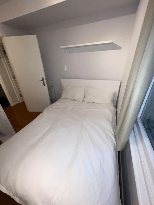 לונדון Lovely 1 Bedroom Apartment In West Kensington מראה חיצוני תמונה