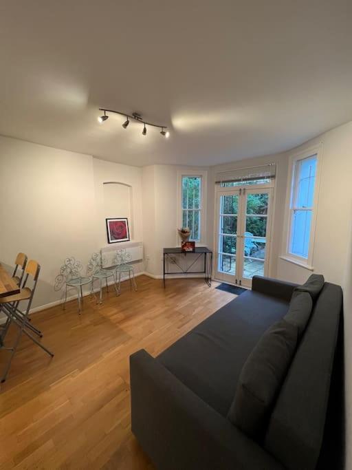 לונדון Lovely 1 Bedroom Apartment In West Kensington מראה חיצוני תמונה