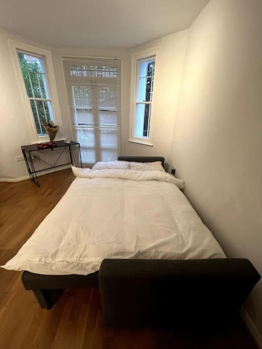 לונדון Lovely 1 Bedroom Apartment In West Kensington מראה חיצוני תמונה
