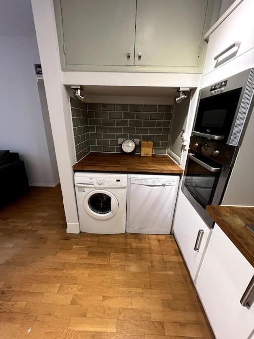 לונדון Lovely 1 Bedroom Apartment In West Kensington מראה חיצוני תמונה